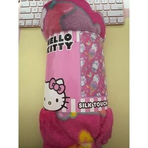 Hello Kitty silk touch throw‎